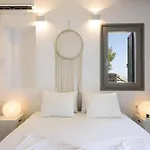 Rising Moon Villa With Sea View & Mini Pool Near Naousa 莫罗斯帕罗